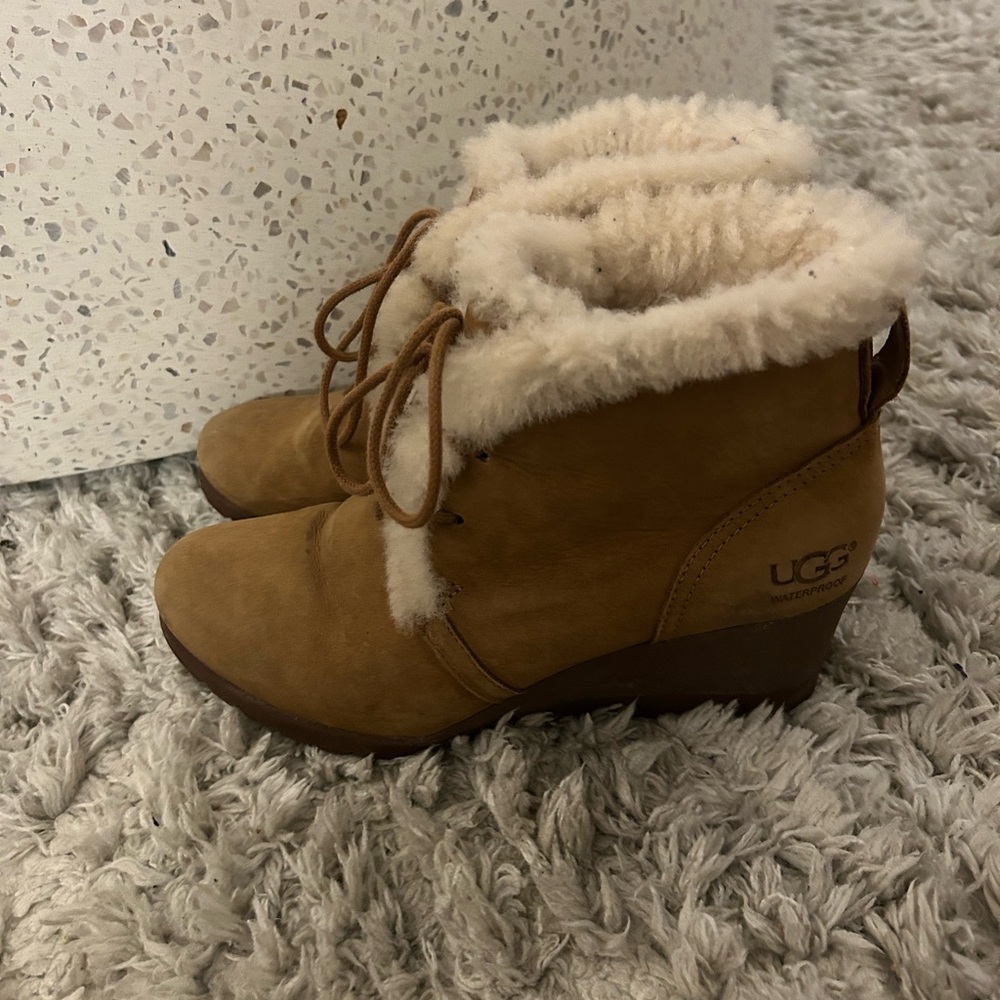UGG Women's Tan Shearling Warm Boots size 7.5